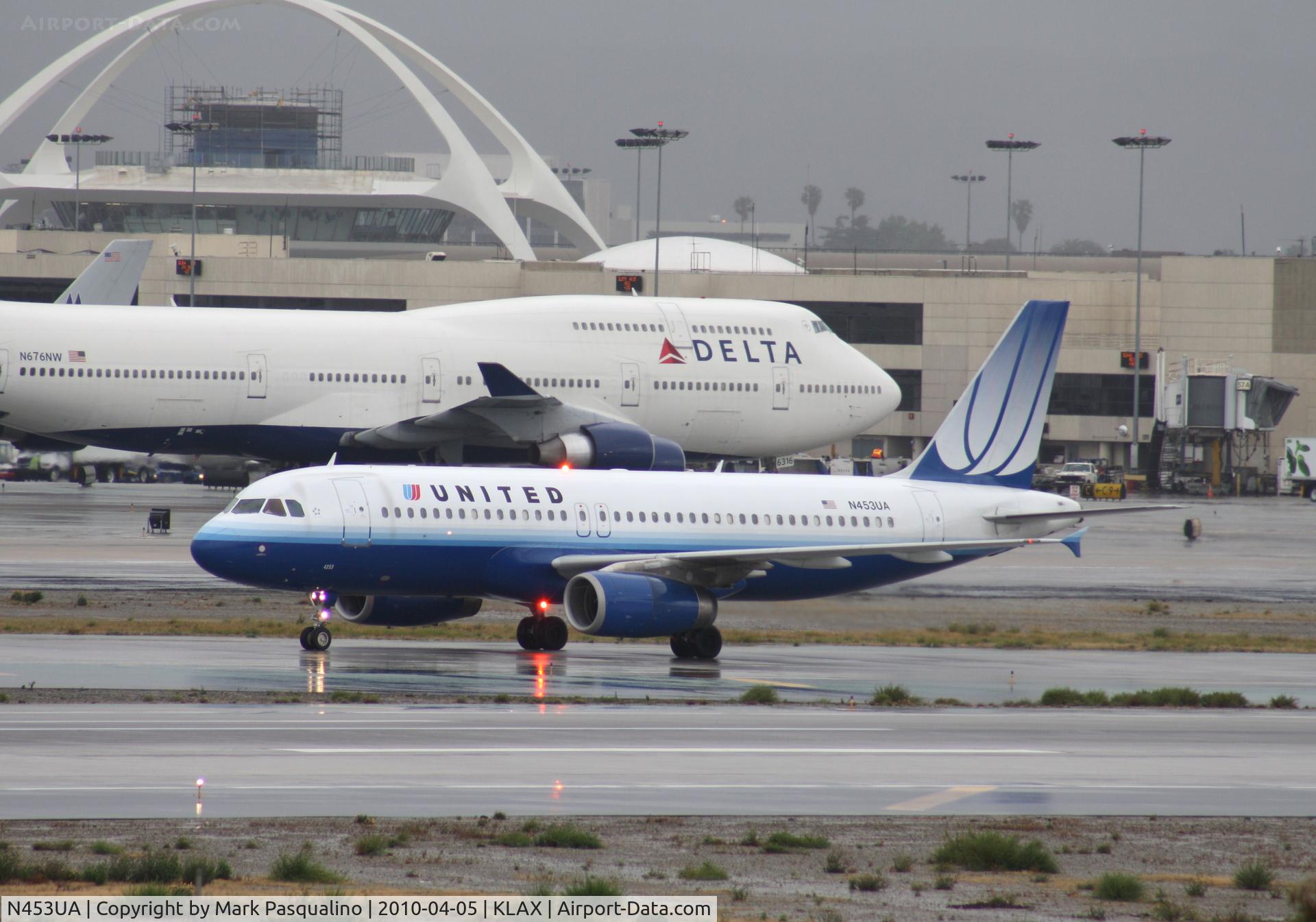 N453UA, 1999 Airbus A320-232 C/N 1001, Airbus A320