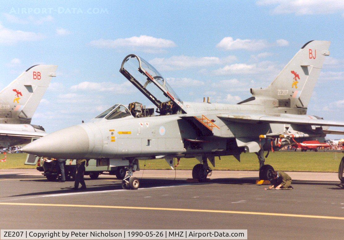 ZE207, 1987 Panavia Tornado F.3 C/N 576/AS026/3258, Tornado F.3 of 29 Squadron at RAF Coningsby on the flight-line at the 1990 RAF Mildenhall Air Fete.