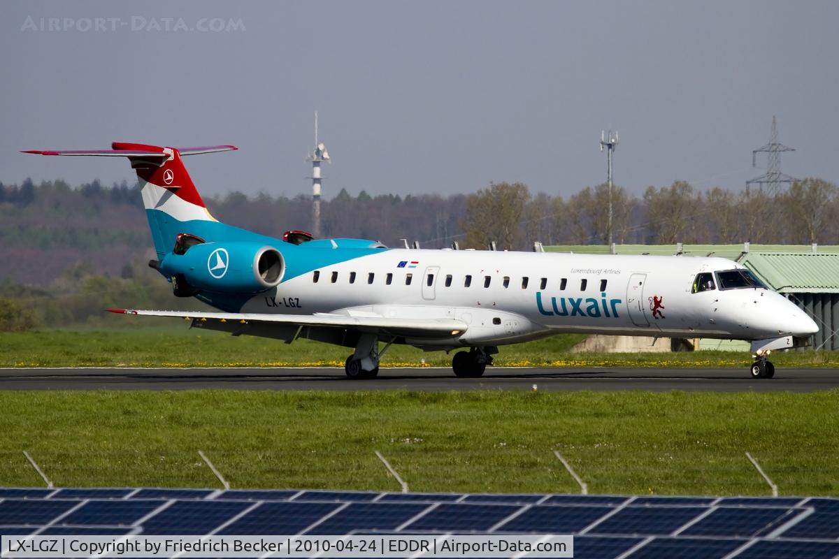 LX-LGZ, 2000 Embraer EMB-145LU (ERJ-145LU) C/N 145258, decelerating after touchdown
