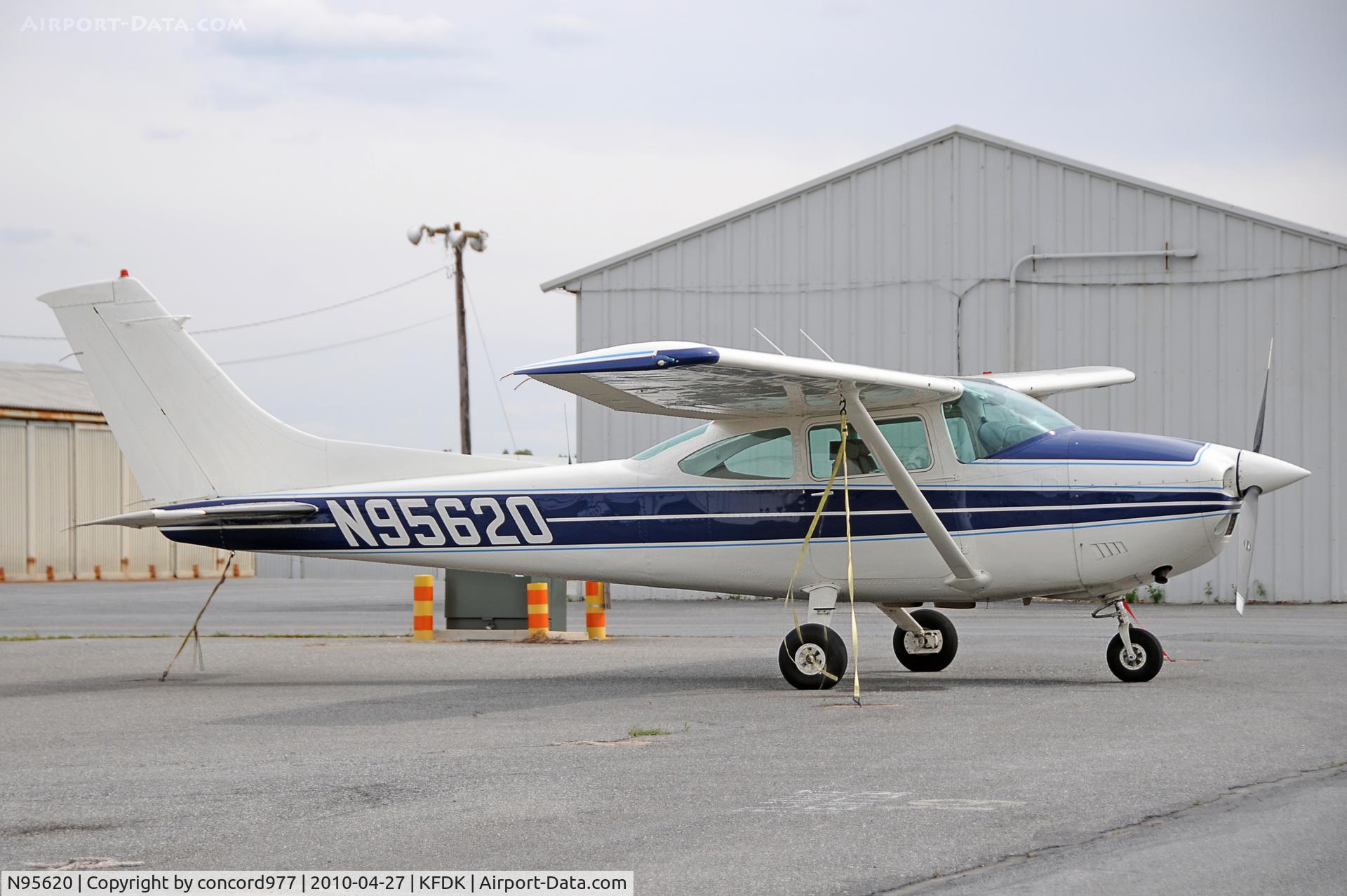 N95620, 1978 Cessna 182Q Skylane C/N 18266580, Seen at KFDK on 4/27/2010.