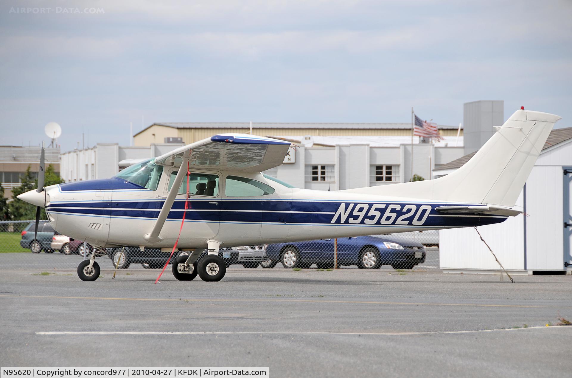 N95620, 1978 Cessna 182Q Skylane C/N 18266580, Seen at KFDK on 4/27/2010.