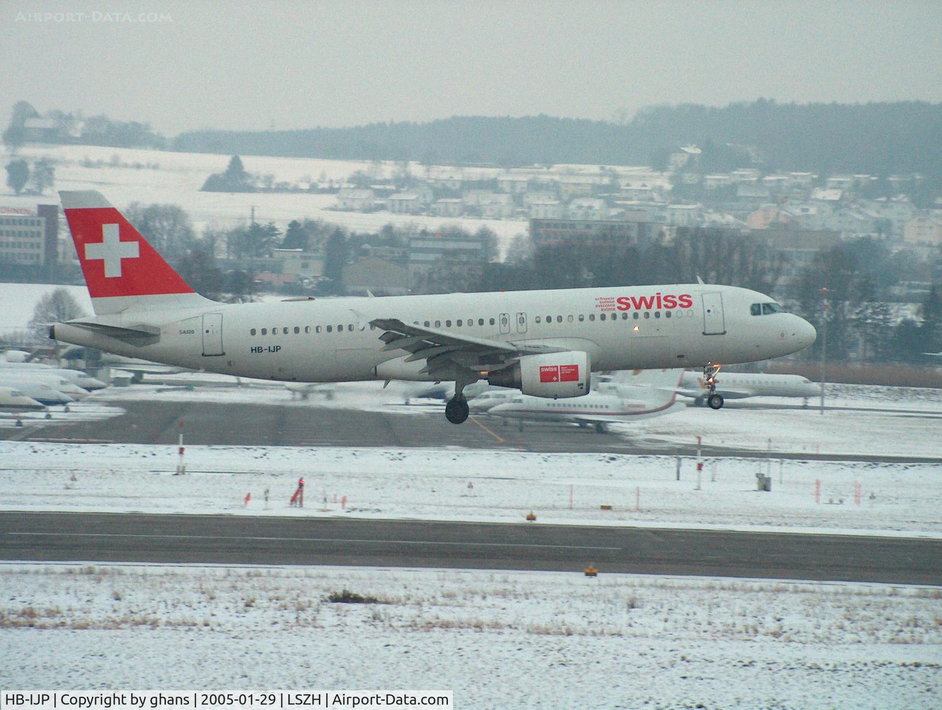 HB-IJP, 1997 Airbus A320-214 C/N 681, Nice shot landing at rw34