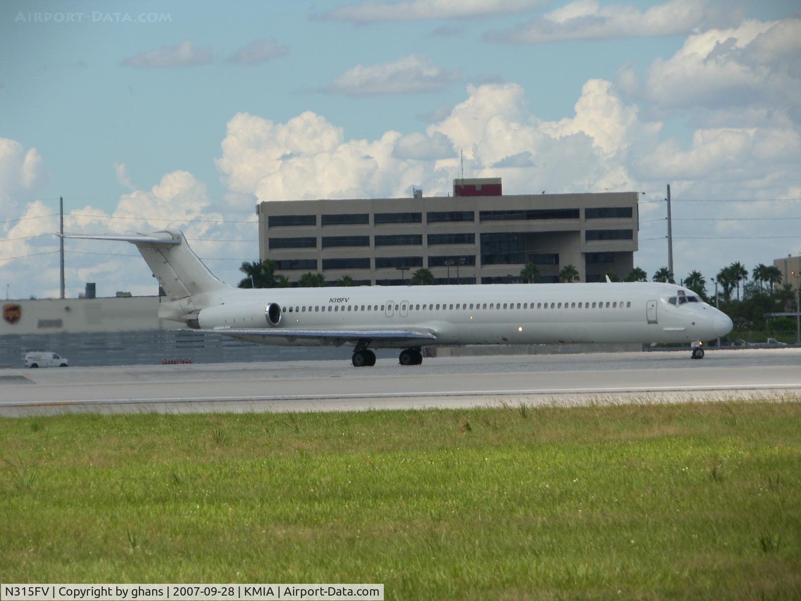 N315FV, 1988 McDonnell Douglas MD-83 (DC-9-83) C/N 49707, Transporter of prisoners