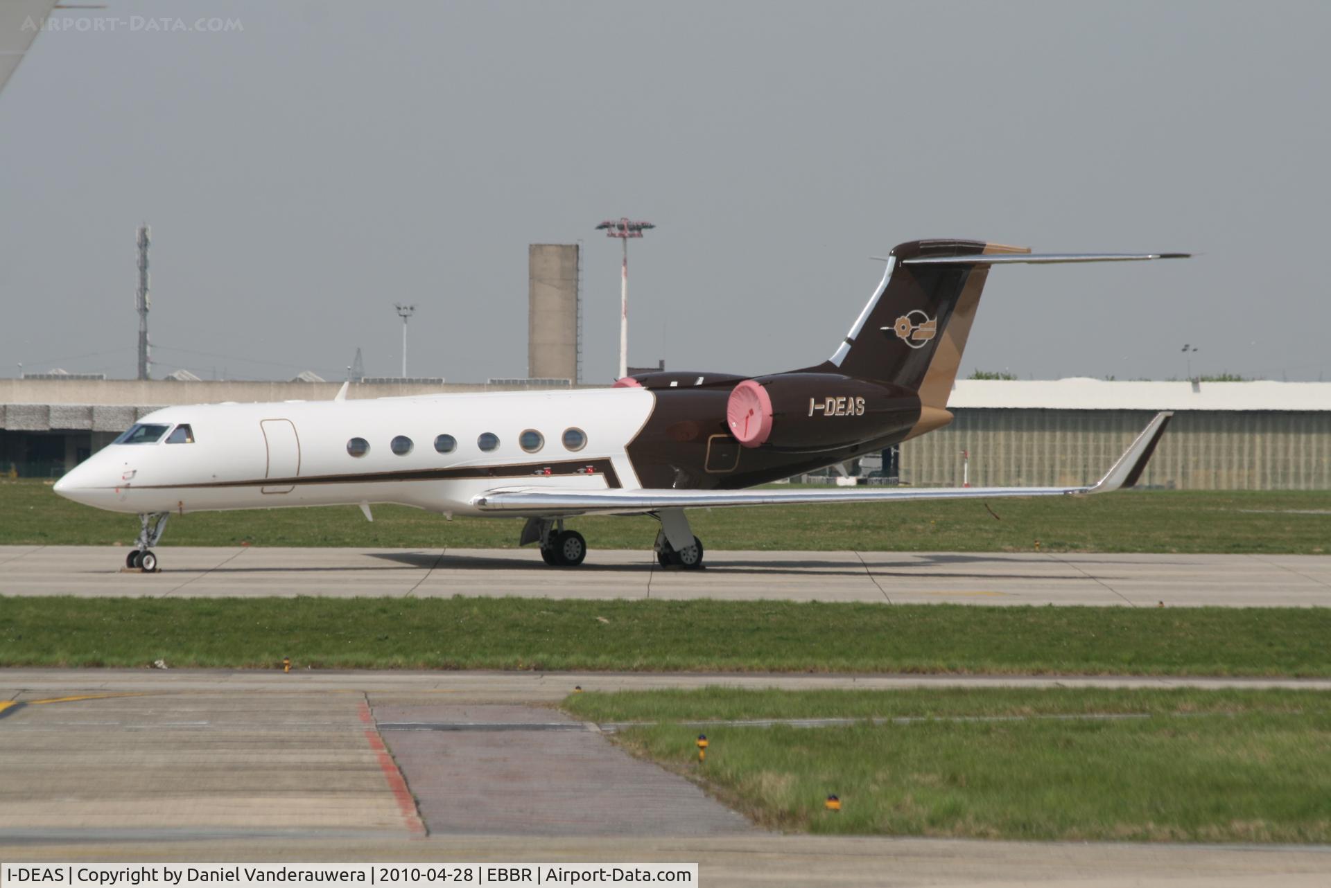 I-DEAS, 2000 Gulfstream Aerospace G-V C/N 593, Parked on G.A. apron