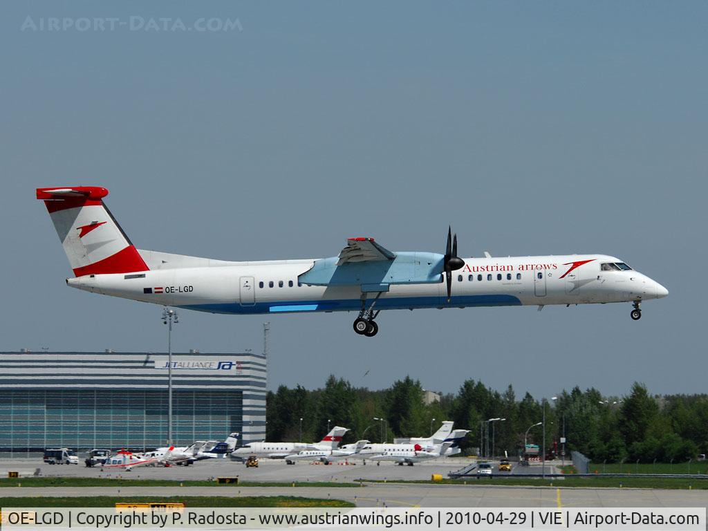 OE-LGD, 2000 De Havilland Canada DHC-8-402Q Dash 8 C/N 4027, Landing RWY 11