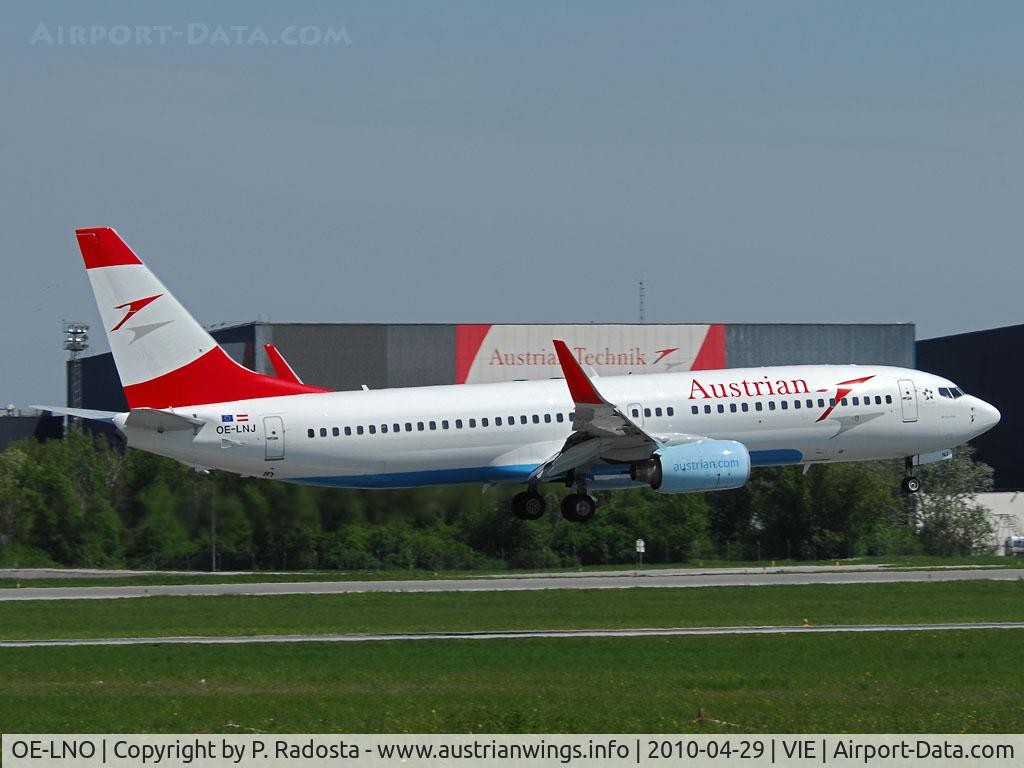 OE-LNO, 2001 Boeing 737-7Z9 C/N 30419, Landing RWY 11