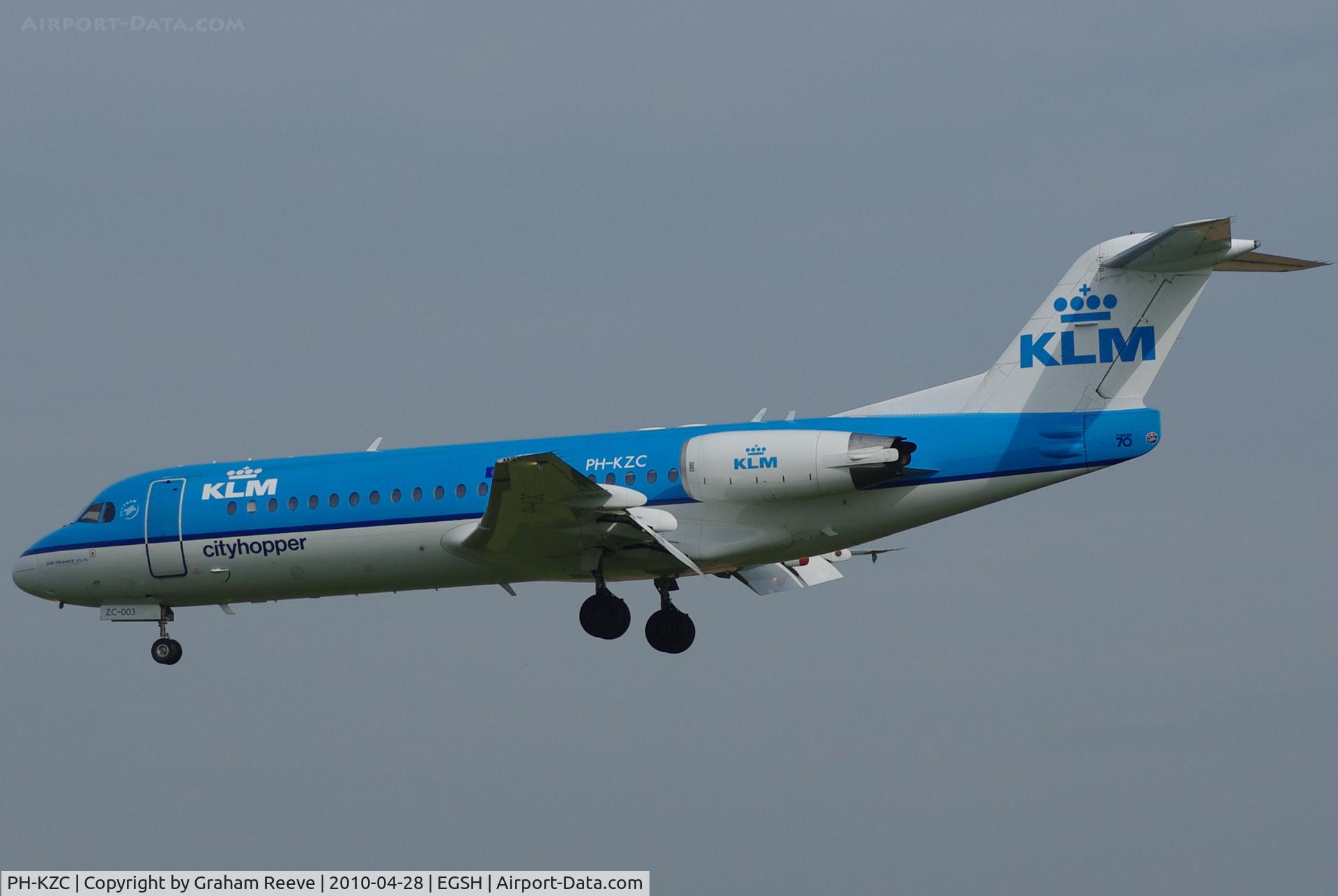 PH-KZC, 1996 Fokker 70 (F-28-0070) C/N 11566, Landing at Norwich.