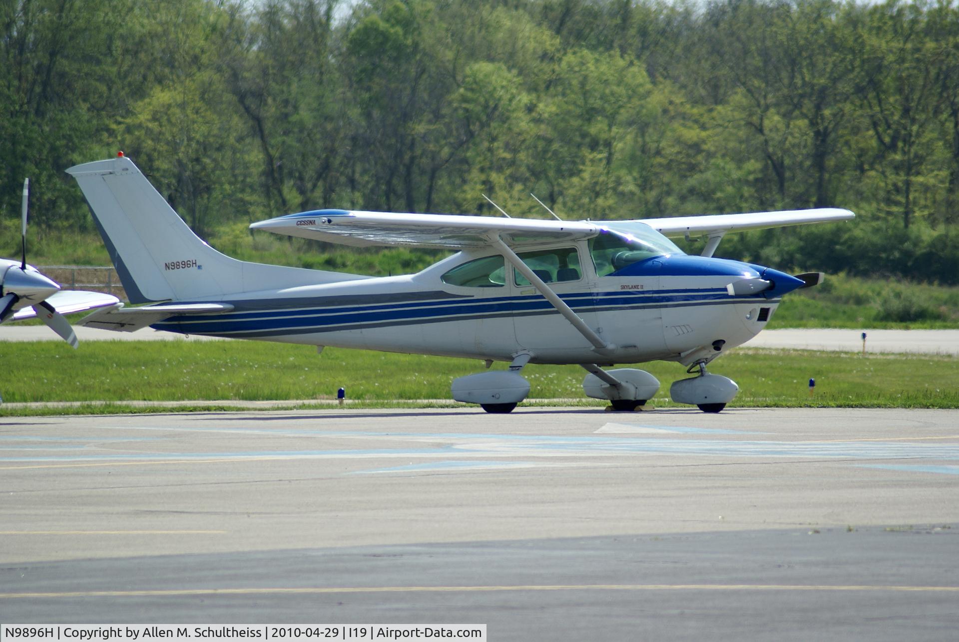 N9896H, 1981 Cessna 182R Skylane C/N 18268097, 1981 Cessna 182R