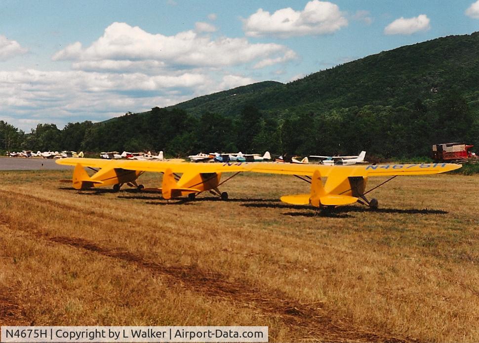 N4675H, 1948 Piper PA-17 Vagabond C/N 15-374, a typical gathering