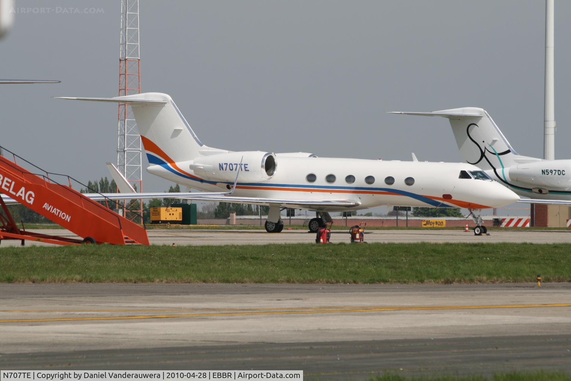 N707TE, 2000 Gulfstream Aerospace G-IV SP C/N 1383, Parked on G.A. apron