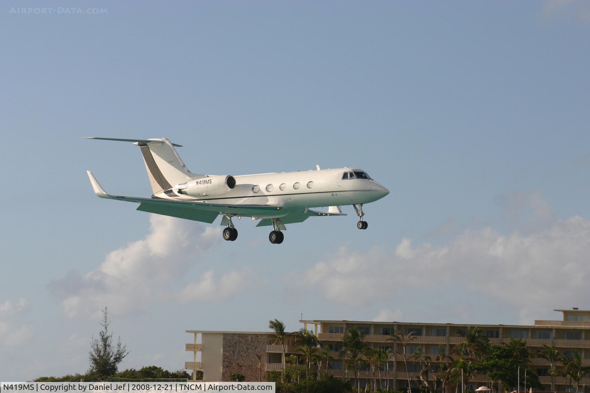N419MS, 1970 Grumman G-1159 Gulfstream II C/N 81, N419MS landing at TNCM