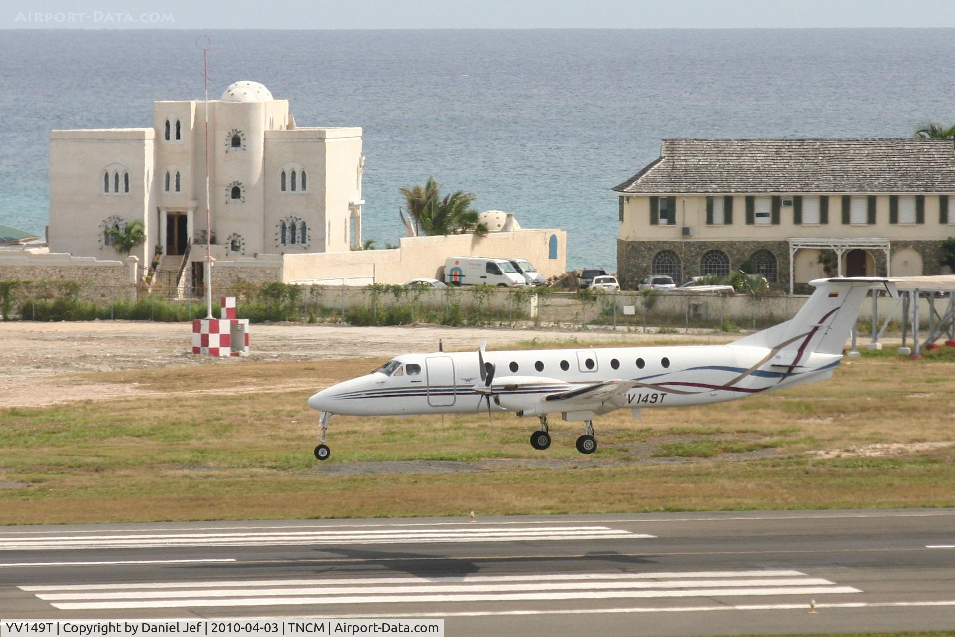 YV149T, 1988 Beech 1900C-1 C/N UC-43, YV149T landing at TNCM