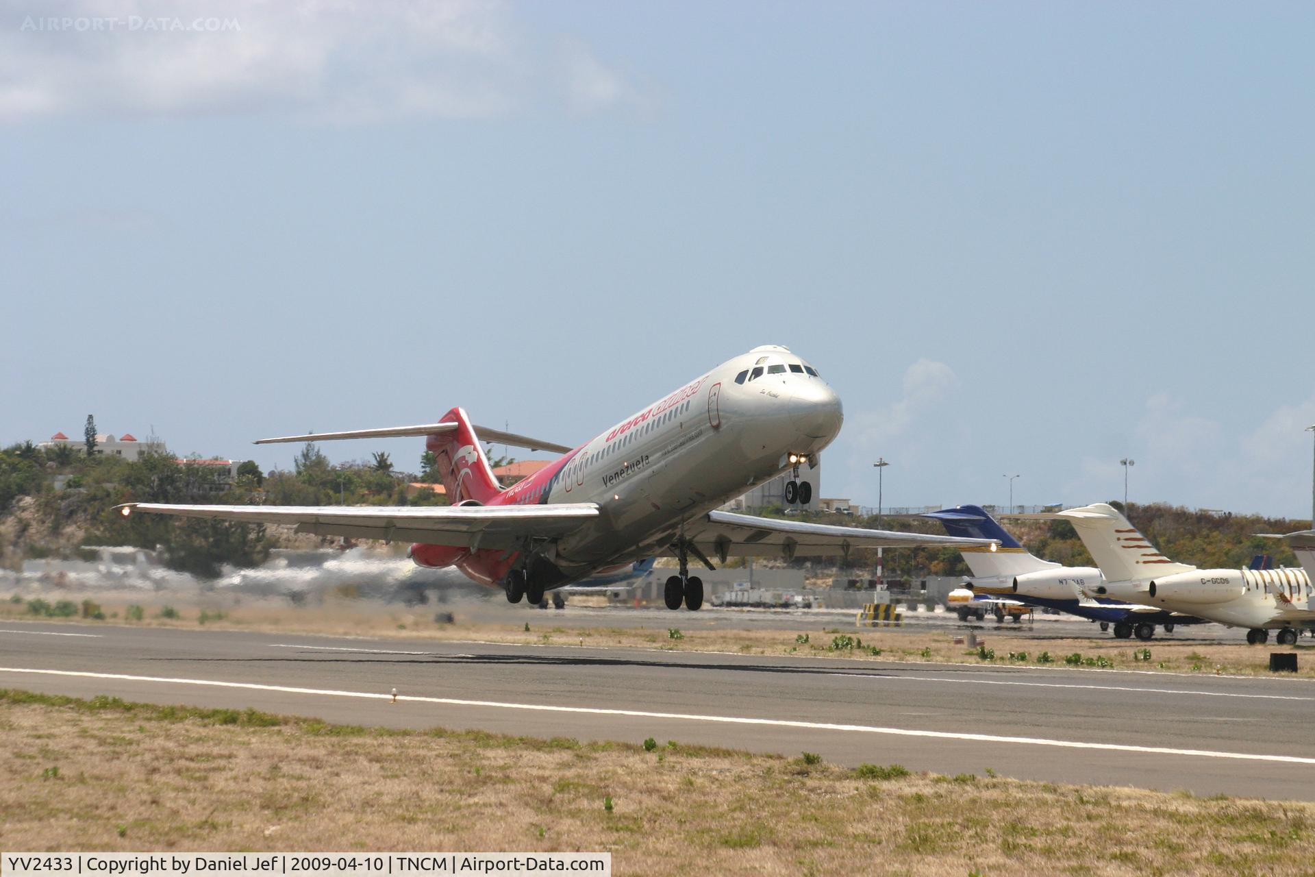YV2433, 1981 McDonnell Douglas DC-9-31 C/N 48141, YV2433 departing TNCM runway 10