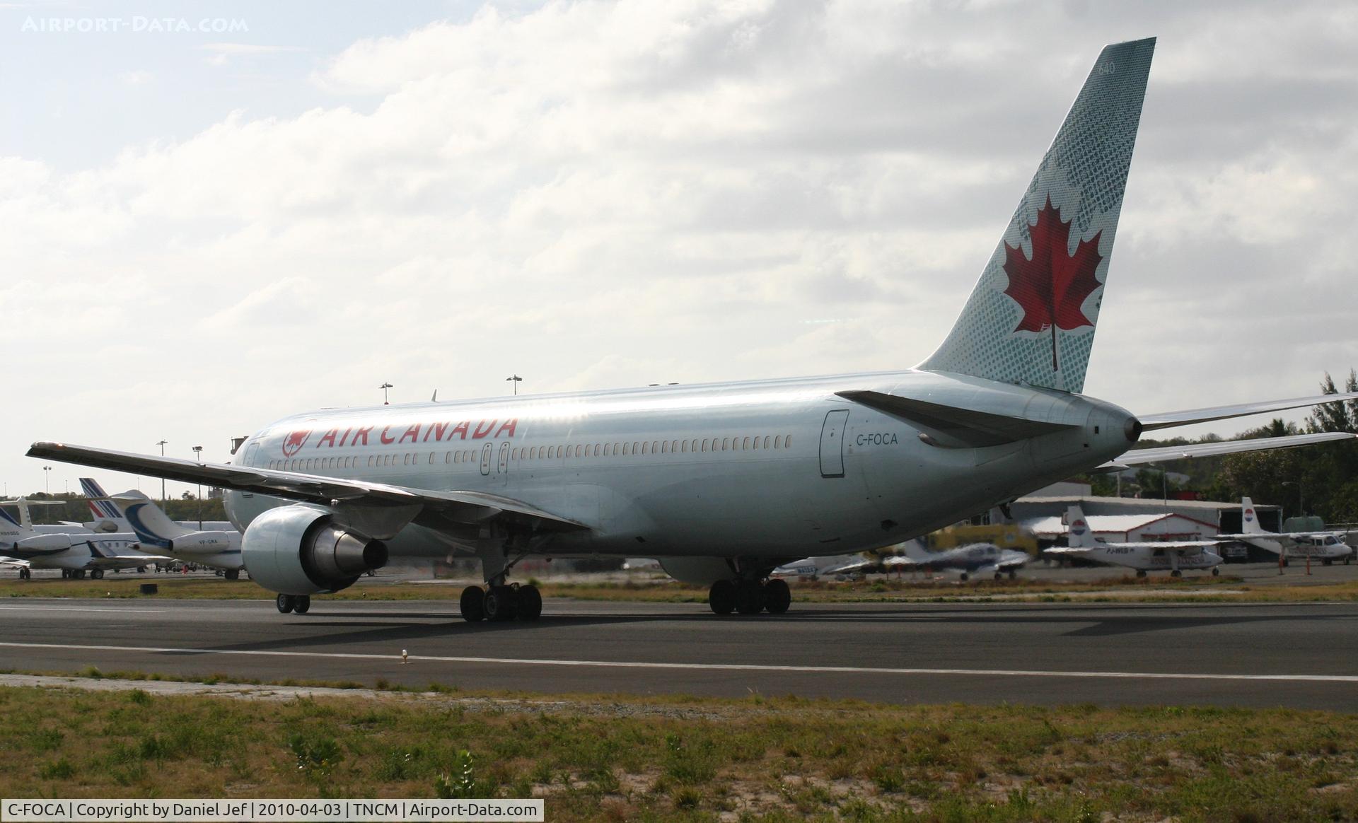 C-FOCA, 1990 Boeing 767-375/ER C/N 24575, Air Canada back tracking the active at TNCM for parking