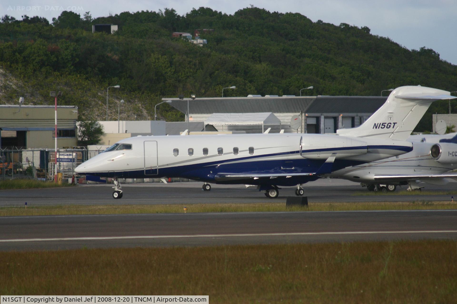N15GT, 2006 Bombardier Challenger 300 (BD-100-1A10) C/N 20120, N15GT taxing to parking at the cargo ramp