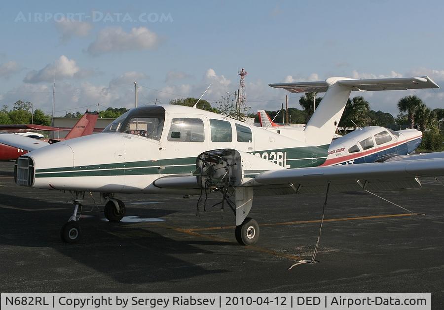 N682RL, 1981 Beech 76 Duchess C/N ME-419, DeLand