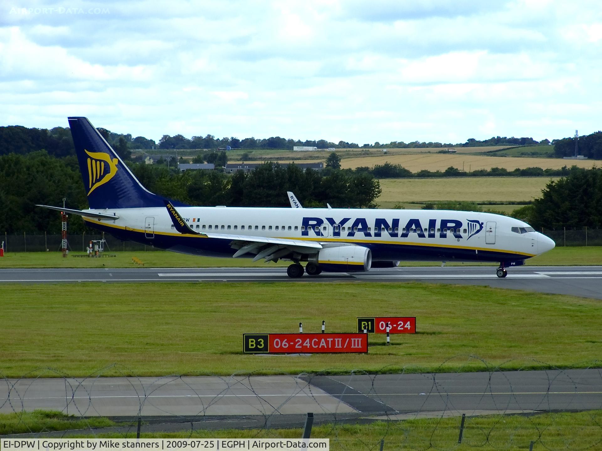 EI-DPW, 2007 Boeing 737-8AS C/N 35552, Ryanair B737 taxiing up runway 24 after just missing the turn off