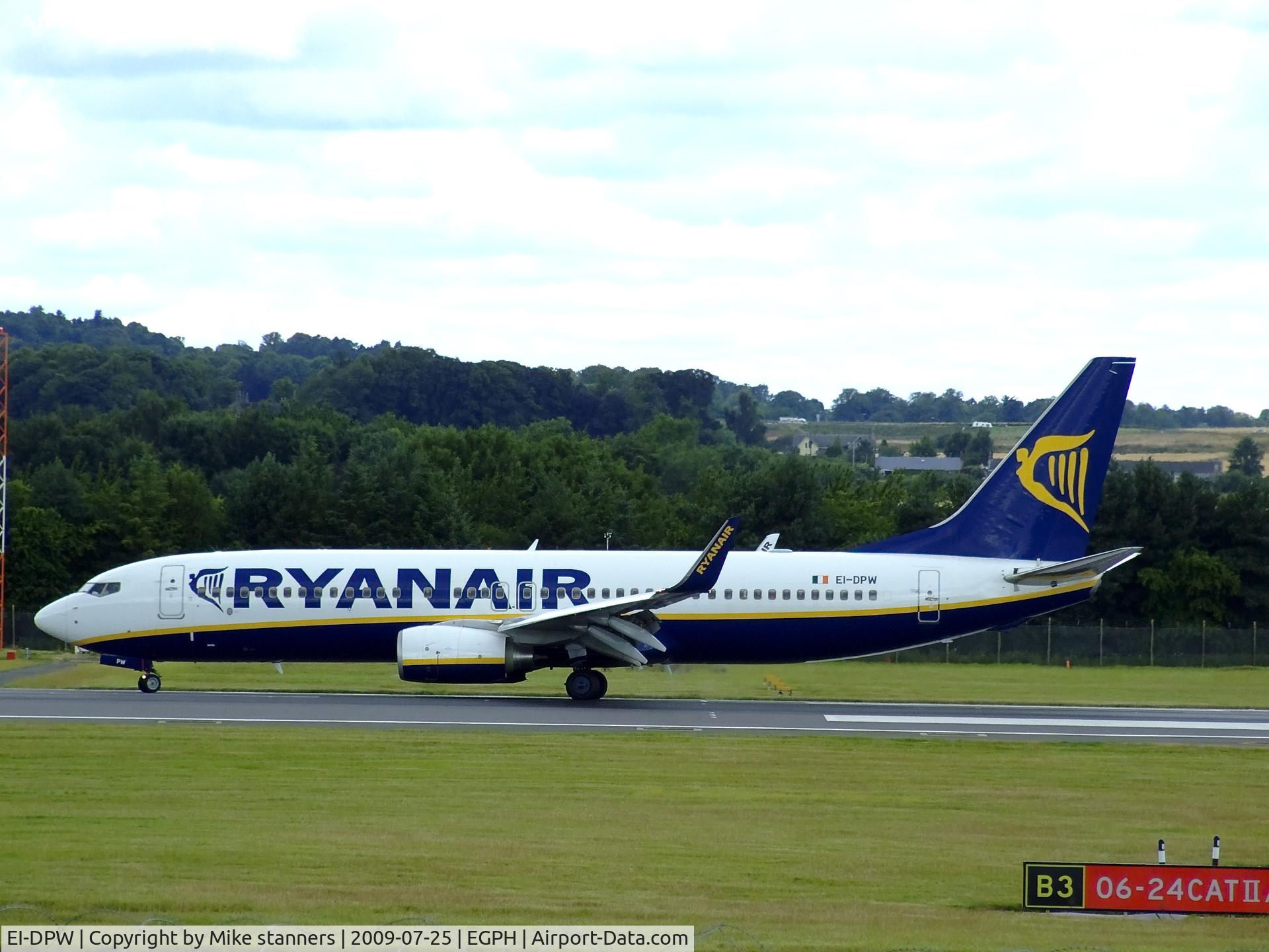 EI-DPW, 2007 Boeing 737-8AS C/N 35552, Ryanair B737 Arrives on runway 24 at EDI