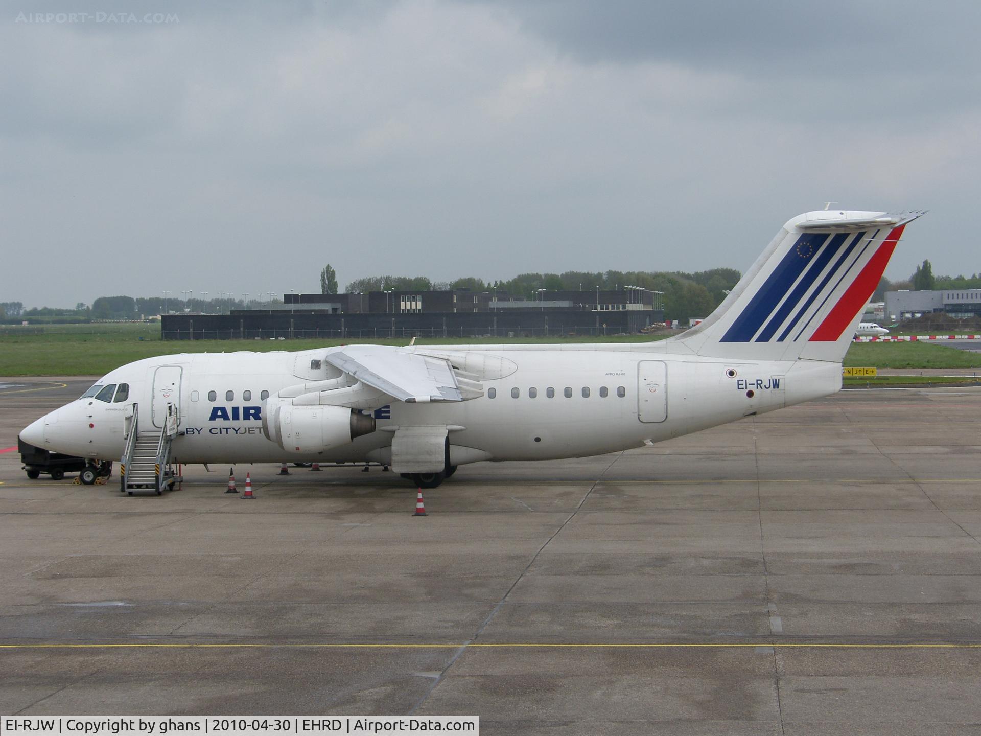 EI-RJW, 2000 British Aerospace Avro 146-RJ85A C/N E2371, Delayed flight after birdhit at runway.