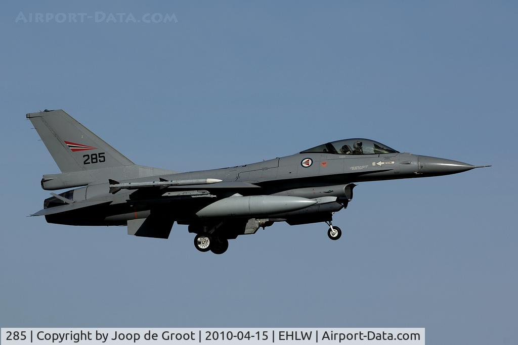 285, 1978 Fokker F-16AM Fighting Falcon C/N 6K-14 (78-0285), Last Frisian Flag landing. After all aircraft had returned the exercise was halted by the ash cloud.
