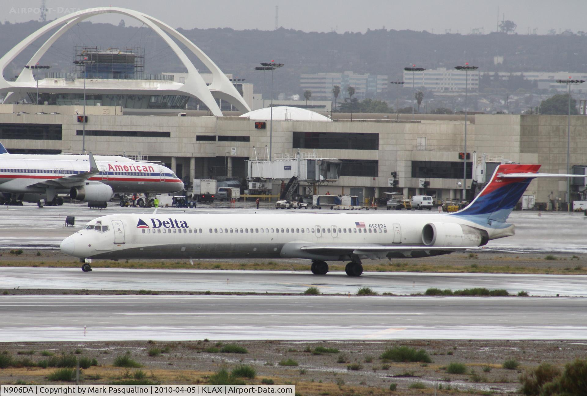 N906DA, 1995 McDonnell Douglas MD-90-30 C/N 53386, MD-90-30