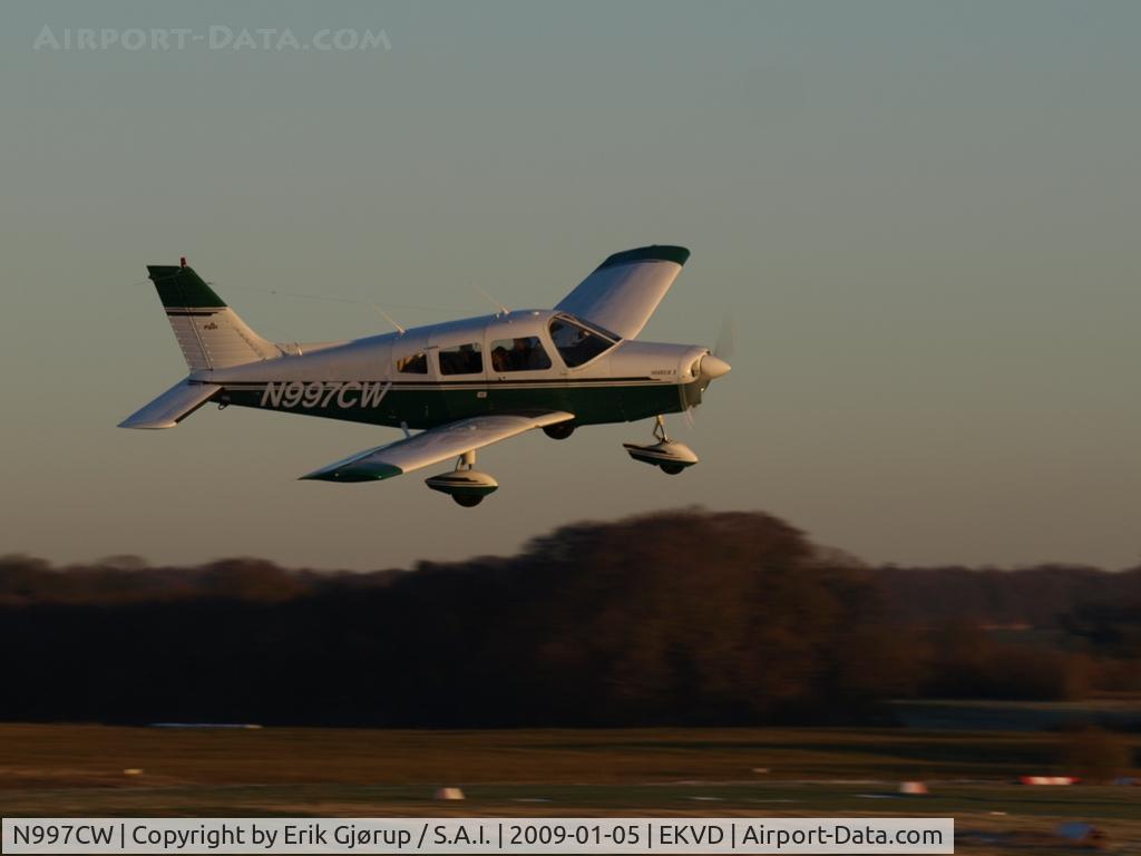 N997CW, 1977 Piper PA-28-161 C/N 28-7716049, Flying a pass at Vamdrup Airport