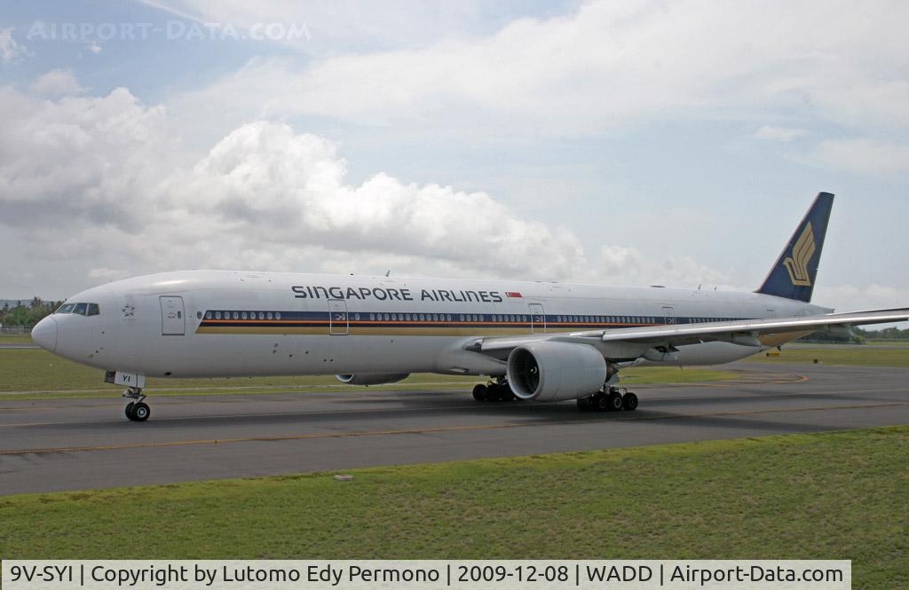 9V-SYI, 2004 Boeing 777-312 C/N 32327, Singapore Airlines