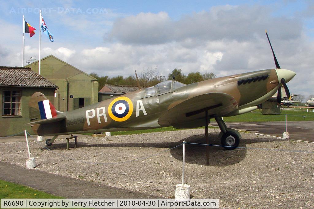 R6690, Supermarine Spitfire Replica C/N BAPC.254, Supermarine Spitfire (mock-up),  displayed at the Yorkshire Air Museum at Elvington
