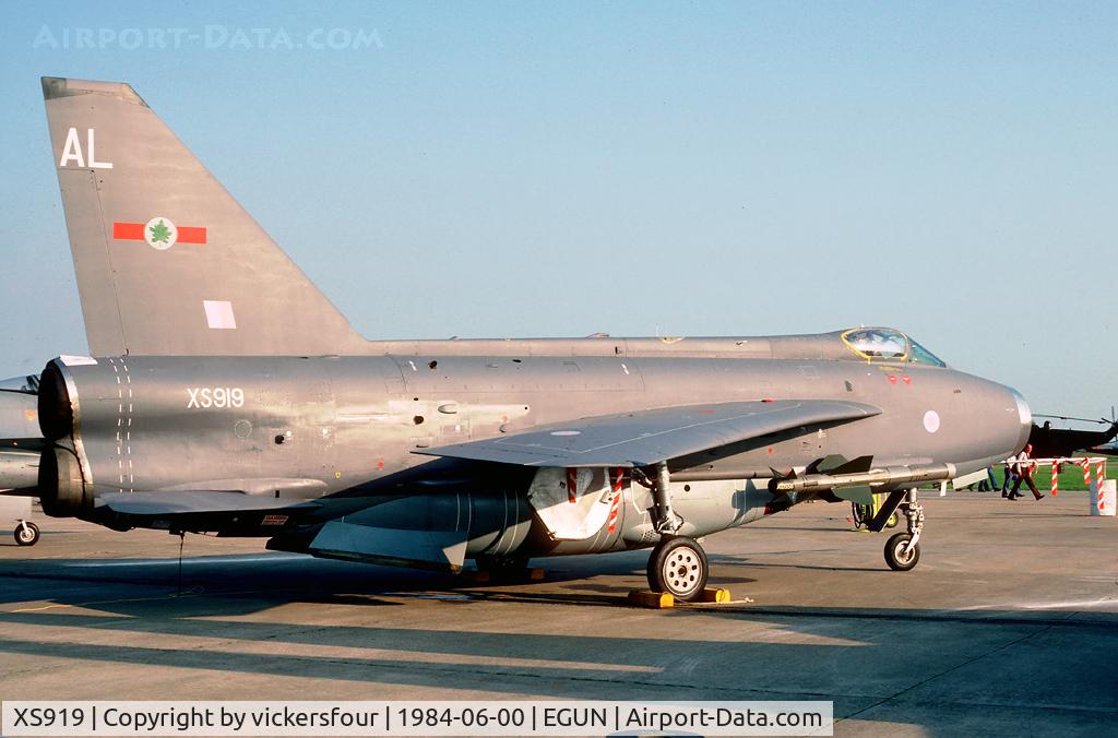 XS919, 1966 English Electric Lightning F.6 C/N 95252, Royal Air Force. Operated by 5 Squadron, coded 'AL'.