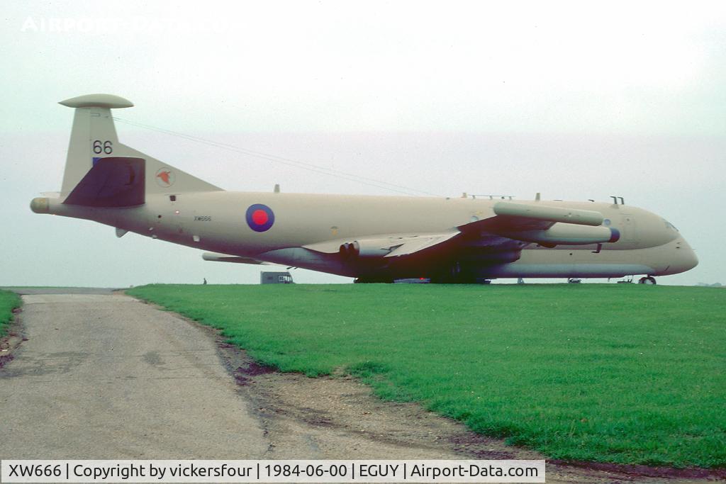 XW666, Hawker Siddeley Nimrod R.1 C/N 8041, Royal Air Force. Operated by 51 Squadron.