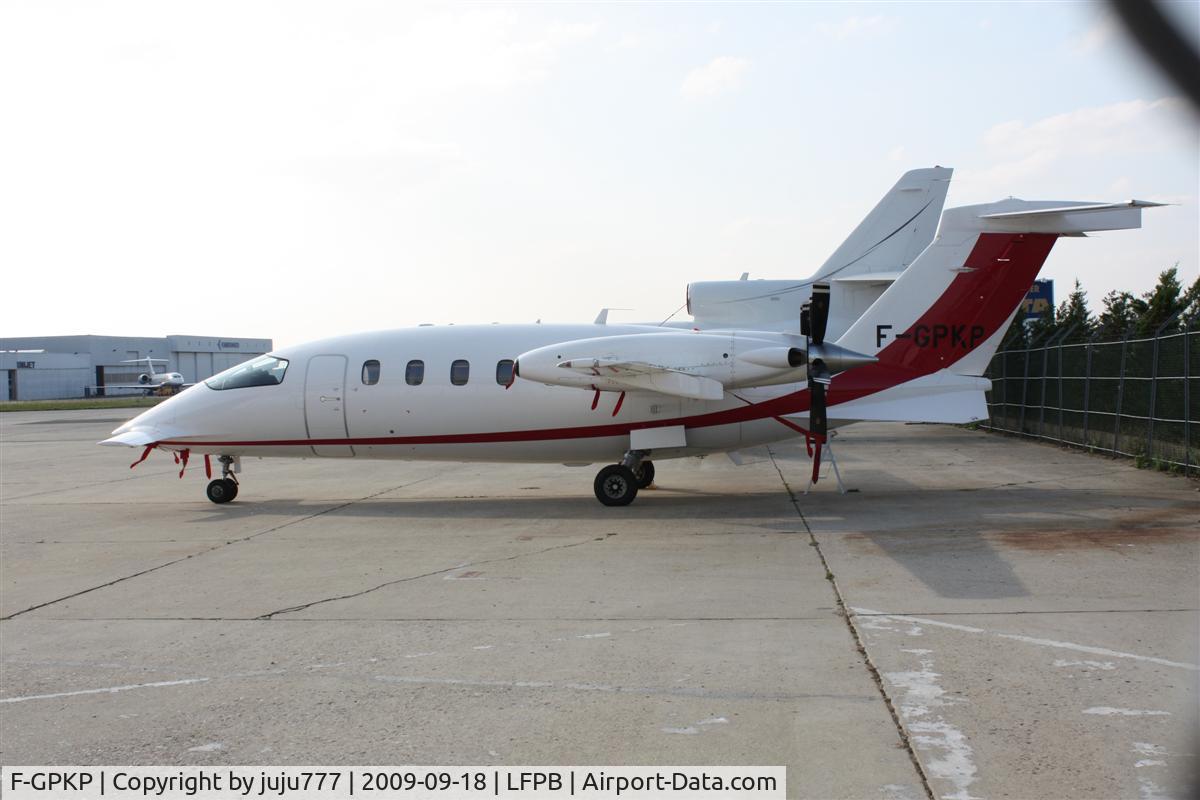 F-GPKP, 2008 Piaggio P-180 Avanti II C/N 1165, 2009-09-18