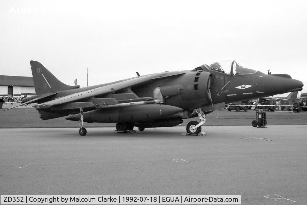 ZD352, British Aerospace Harrier GR.7A C/N P19, British Aerospace Harrier GR7. From RAF No 1 Sqn at RAF Upper Heyford's USAF Open Day, 1992.