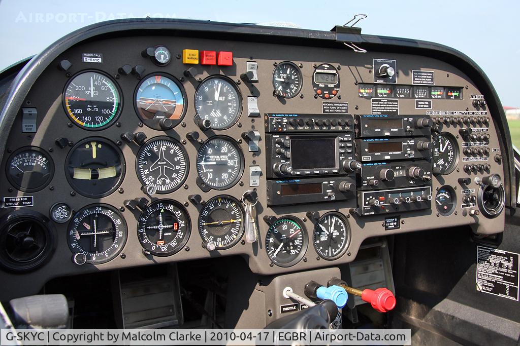 G-SKYC, 1984 Slingsby T-67M Firefly C/N 2009, Slingsby T-67M Firefly Mk2 at Breighton Airfield, UK in 2010.