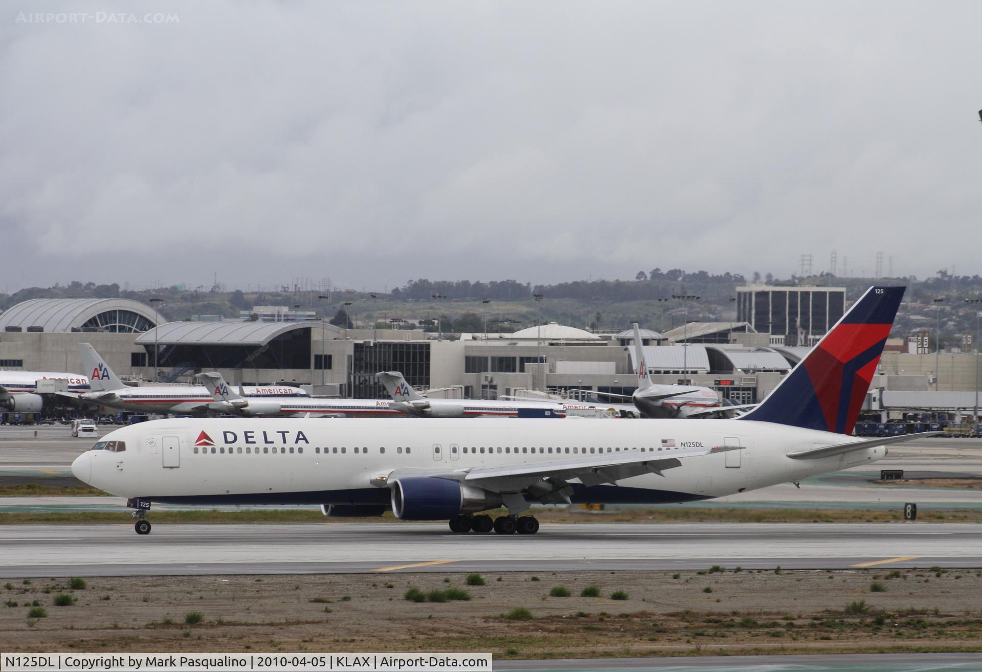 N125DL, 1988 Boeing 767-332 C/N 24075, Boeing 767-300