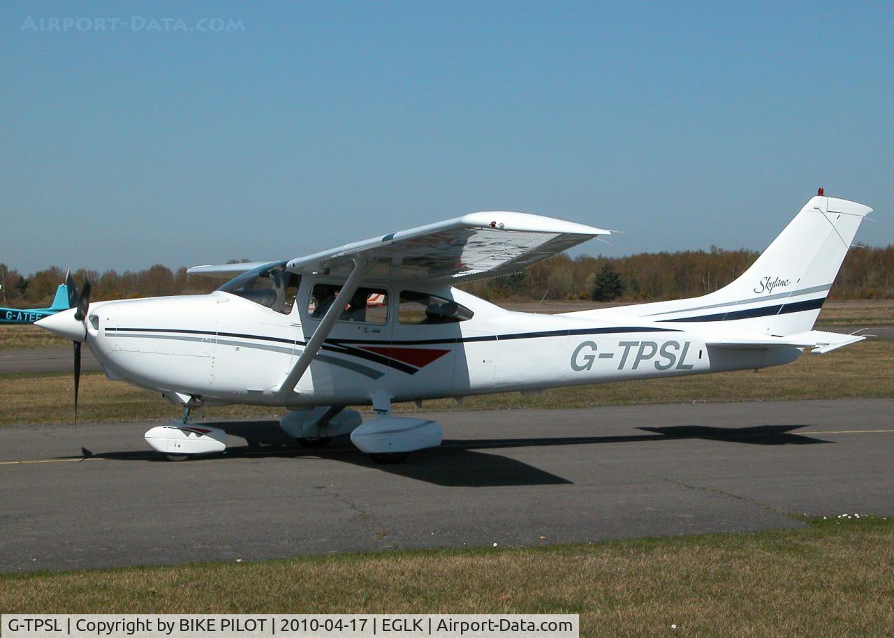 G-TPSL, 1998 Cessna 182S Skylane C/N 18280398, TAXYING PAST THE CAFE