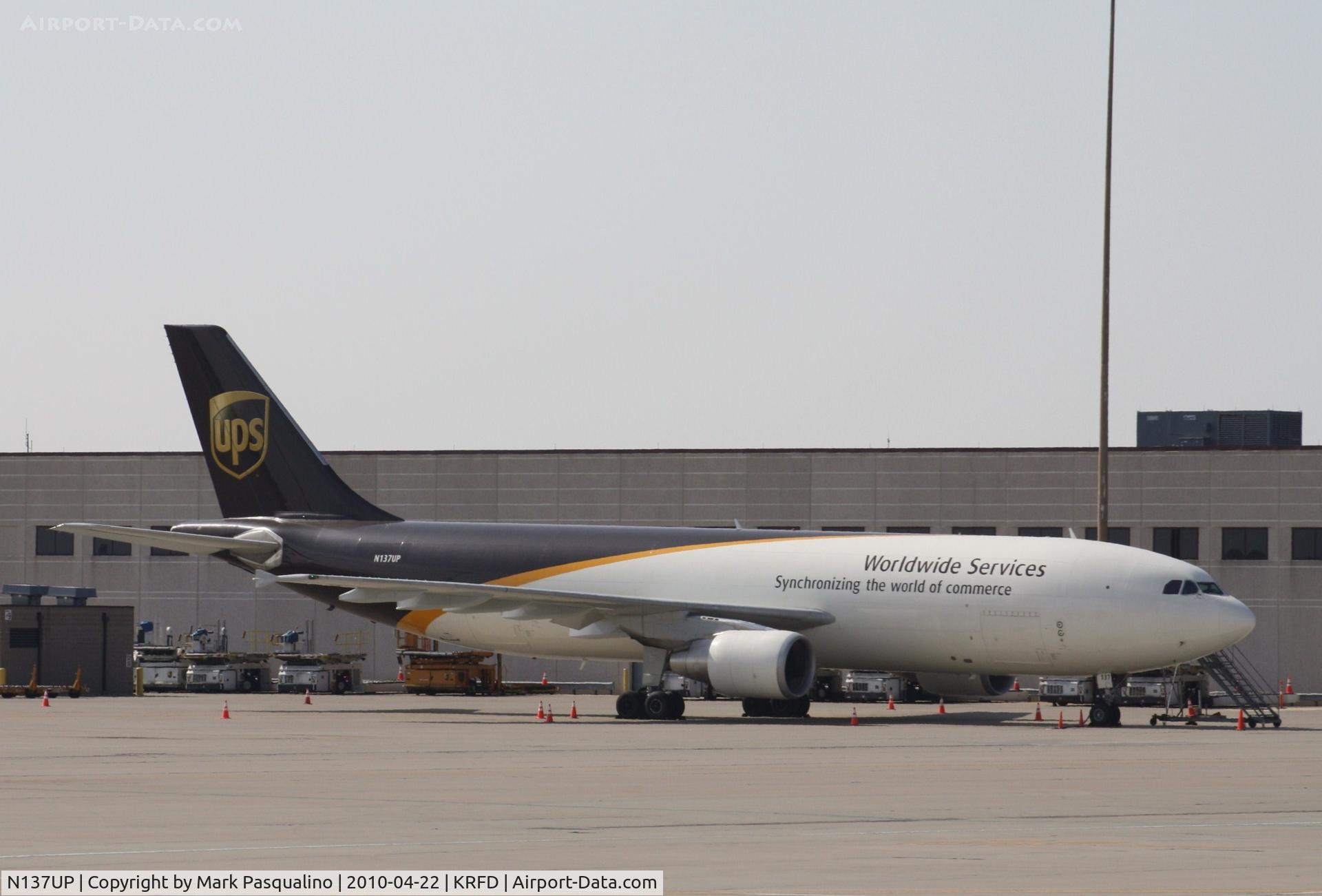N137UP, 2001 Airbus A300F4-622R C/N 820, Airbus A300F4-622R