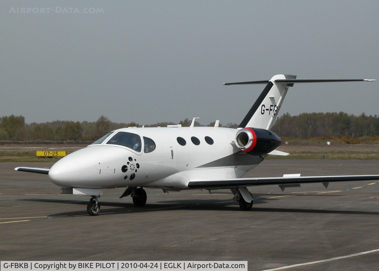 G-FBKB, 2008 Cessna 510 Citation Mustang Citation Mustang C/N 510-0126, BLINK MUSTANG TAXYING TOWARDS THE TERMINAL