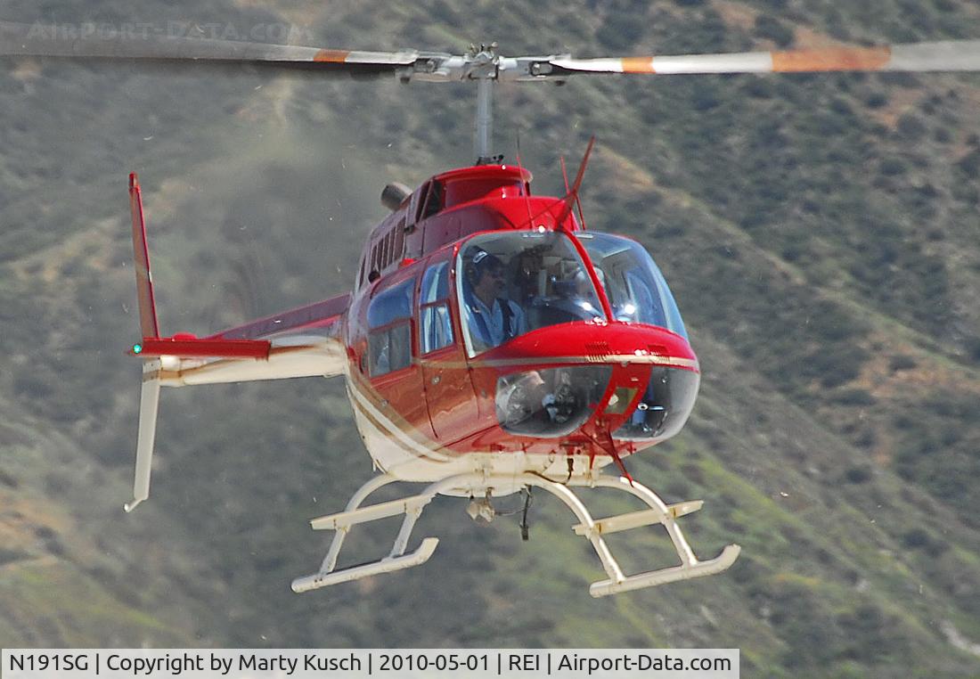 N191SG, 1984 Bell 206B JetRanger III C/N 3805, Hovering after approach