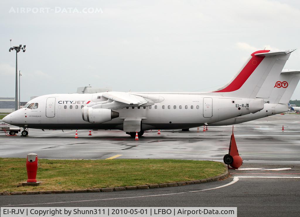 EI-RJV, 2000 British Aerospace Avro 146-RJ85A C/N E2370, Parked at the old terminal...