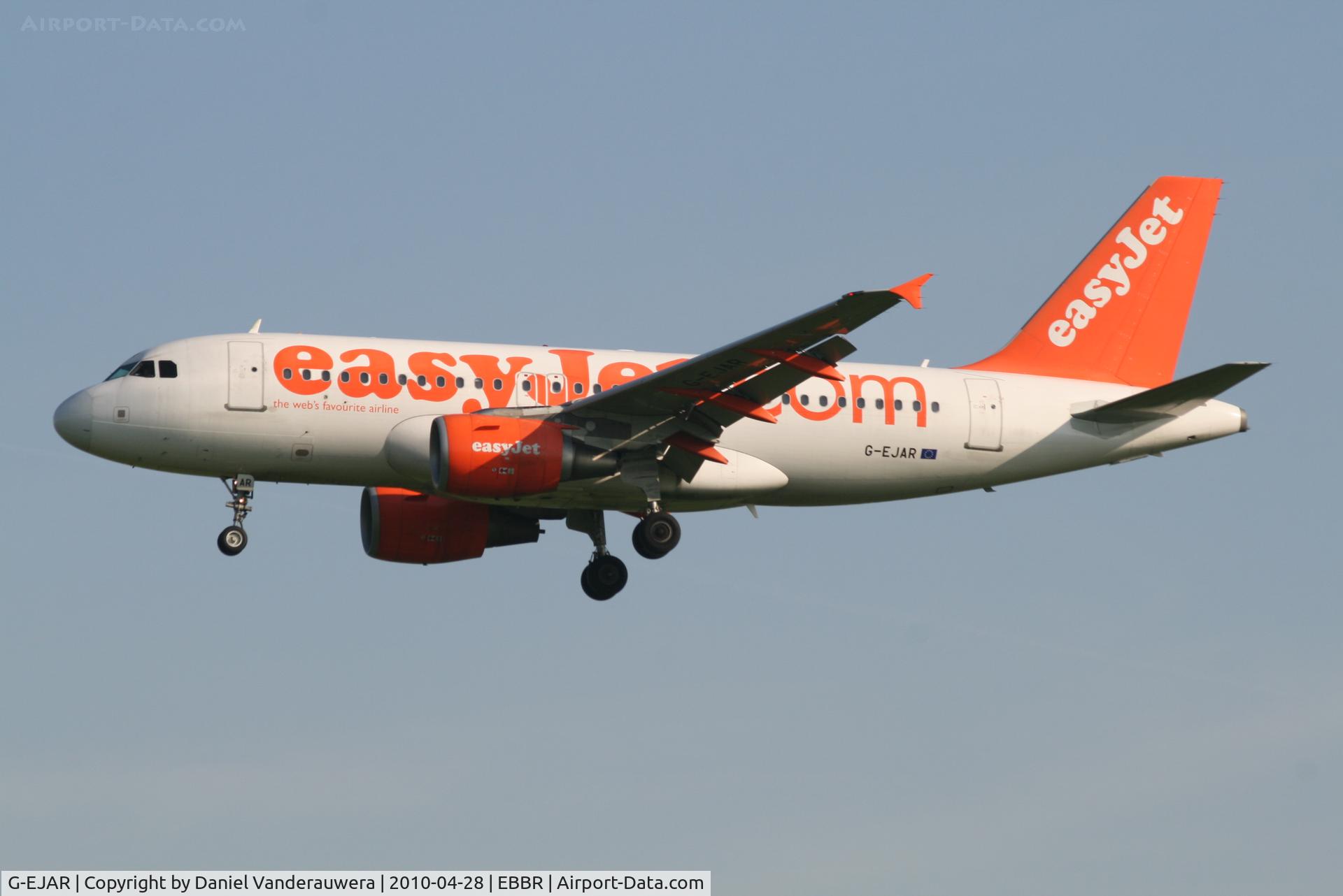 G-EJAR, 2005 Airbus A319-111 C/N 2412, Arrival of flight EZY4701 to RWY 25L