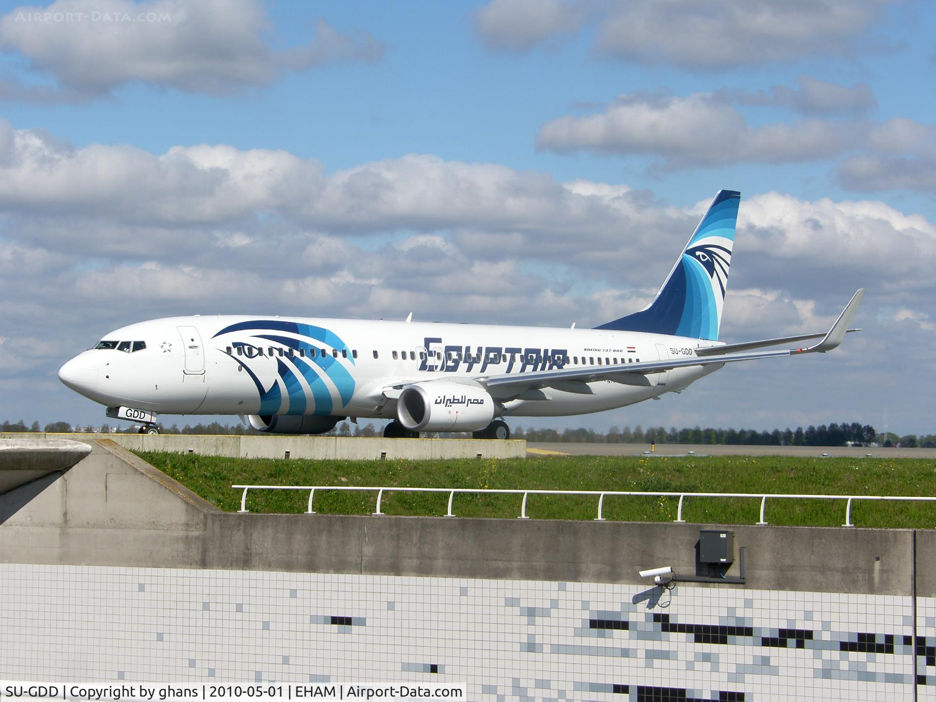 SU-GDD, 2009 Boeing 737-866 C/N 35566, Crossing the highway A5