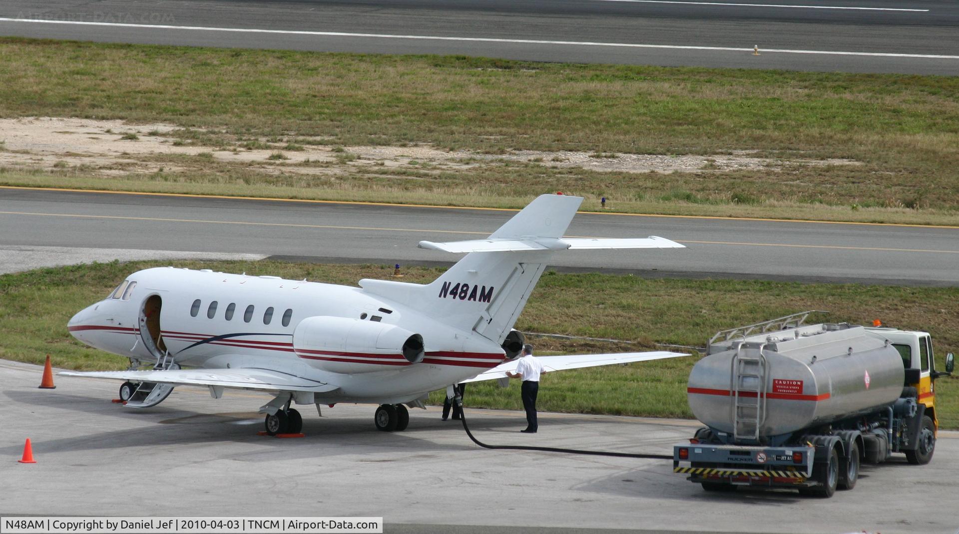 N48AM, 2002 Raytheon Hawker 800XP C/N 258582, N48AM park at the cargo ramp and about the be fueled