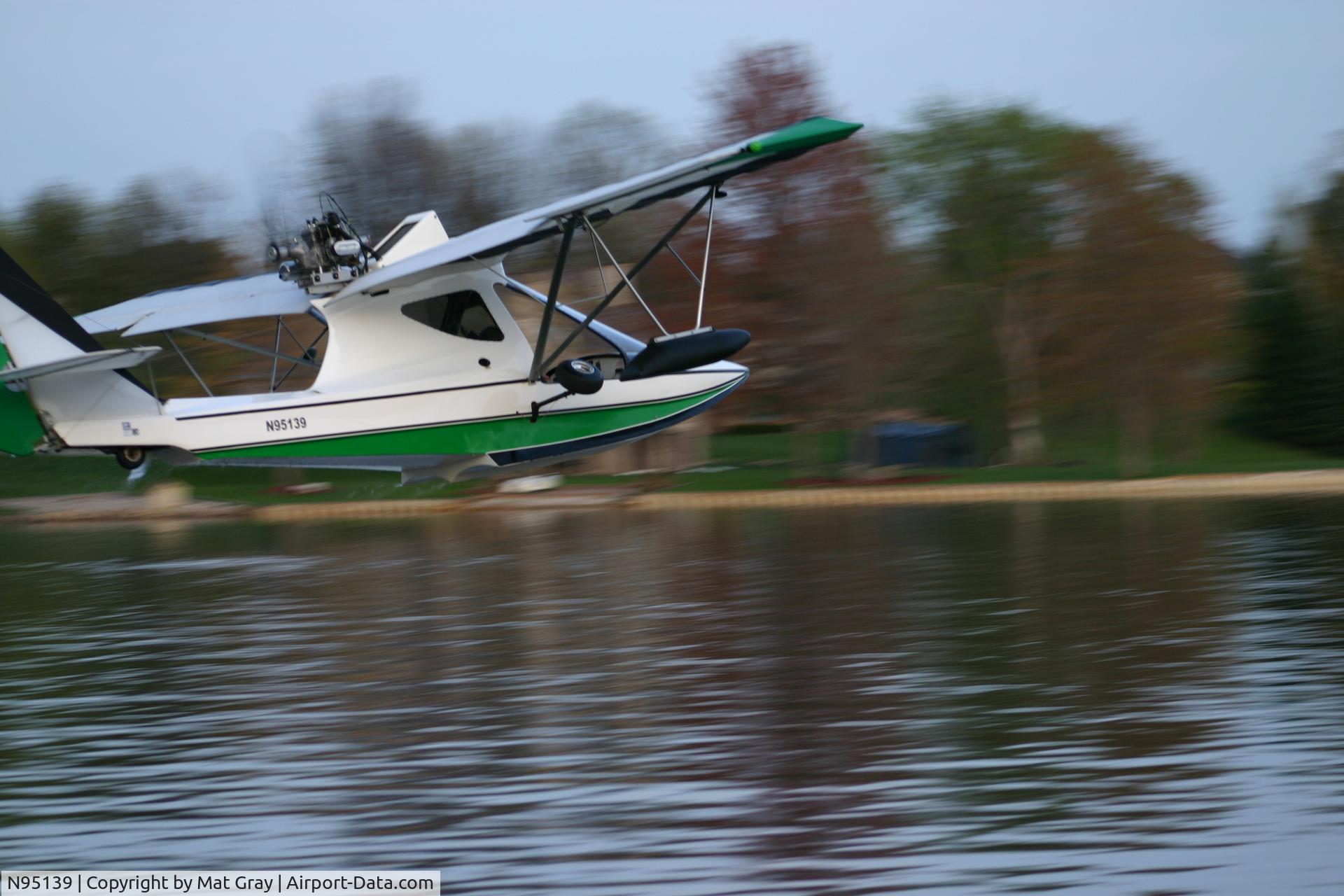 N95139, 2008 Aero Adventure Aventura II C/N 1 STJK7390-007, Take off (nicely done)