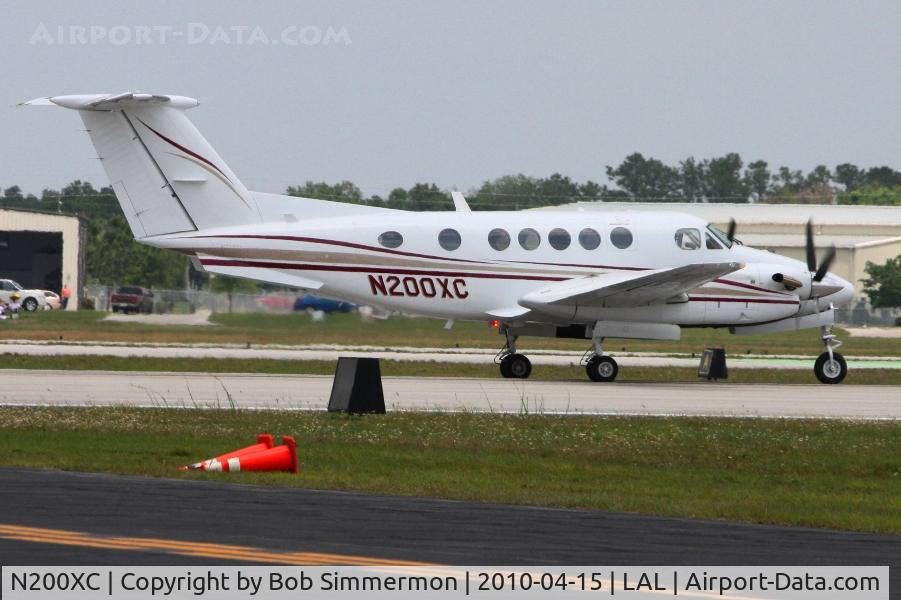 N200XC, 1982 Beech B200 King Air C/N BB-1061, Departing Lakeland, FL during Sun N Fun 2010