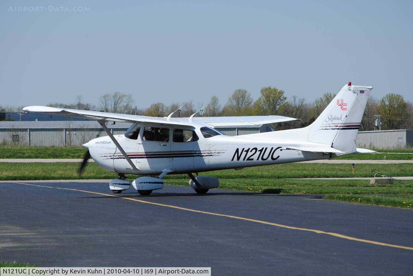 N121UC, 1998 Cessna 172R C/N 17280420, Getting ready to head out