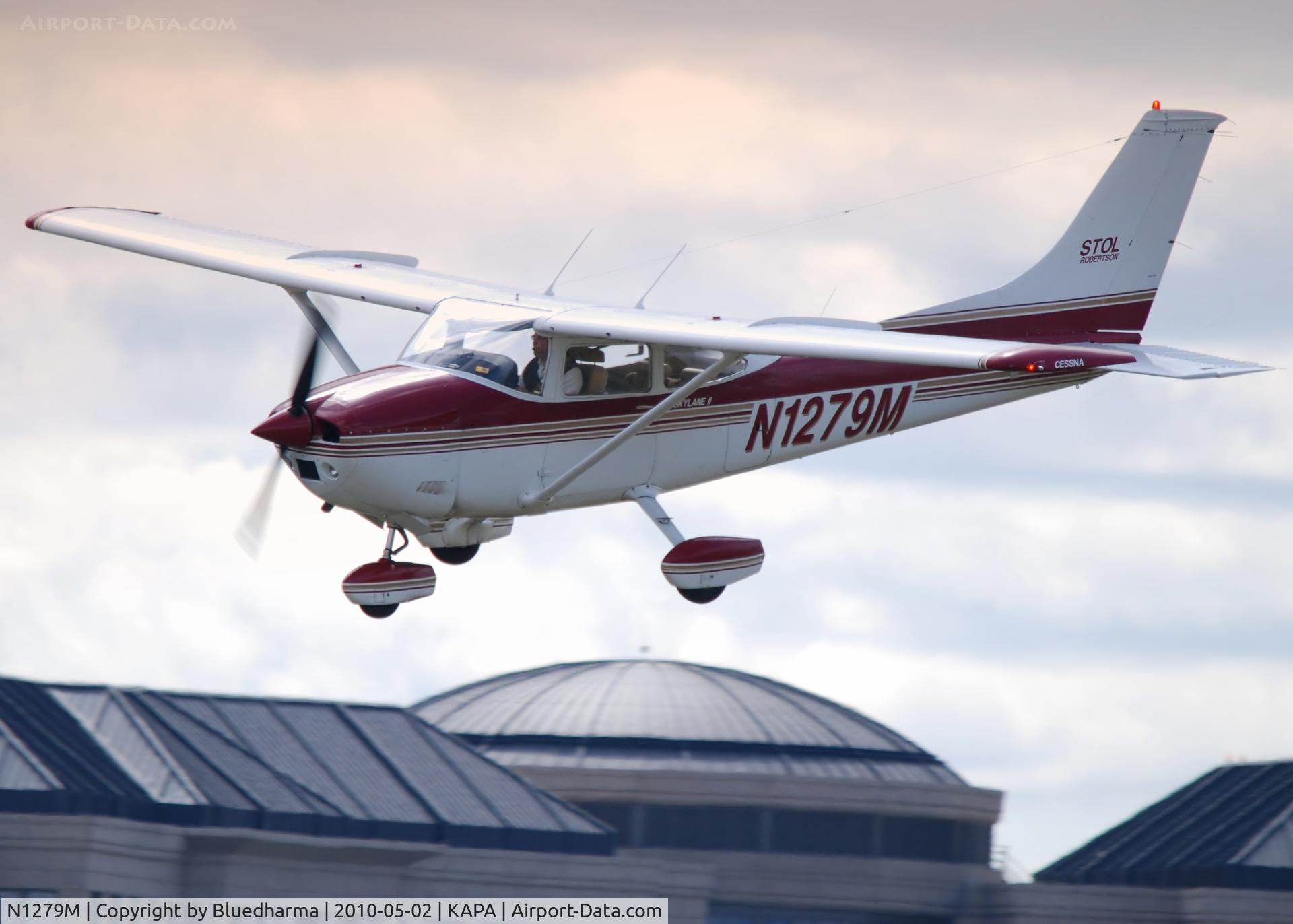 N1279M, 1975 Cessna 182P Skylane C/N 18264272, On final to 35L.