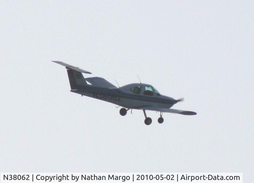 N38062, 1980 Beech 77 Skipper C/N WA-204, Seen flying over O.B. Pier, San Diego, CA