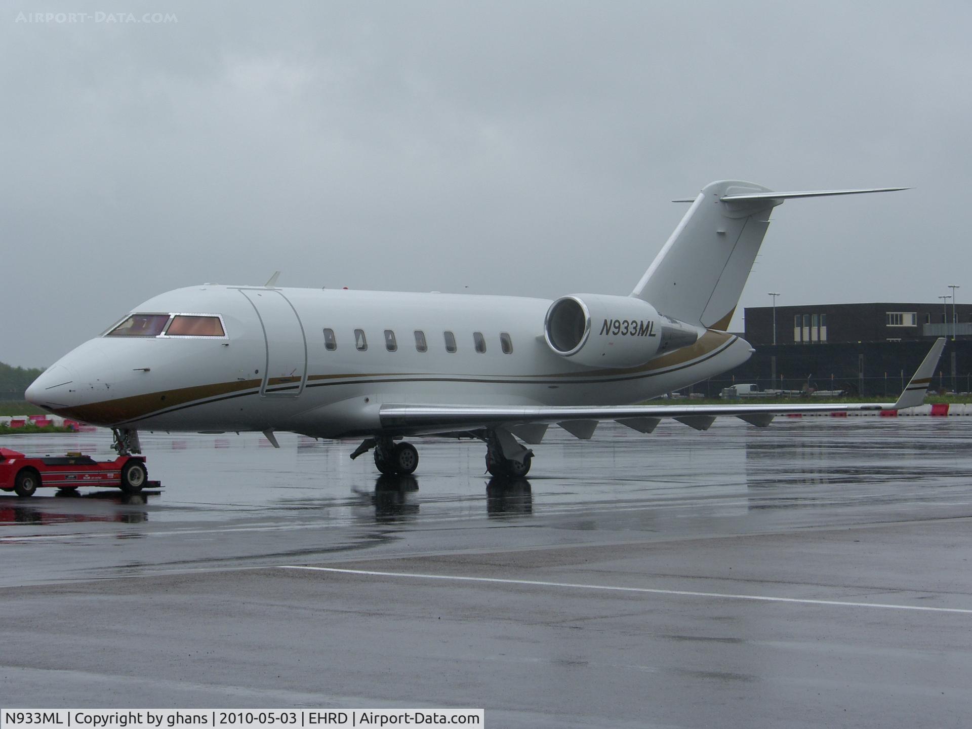 N933ML, 2006 Bombardier Challenger 605 (CL-600-2B16) C/N 5705, A wet rainy day.