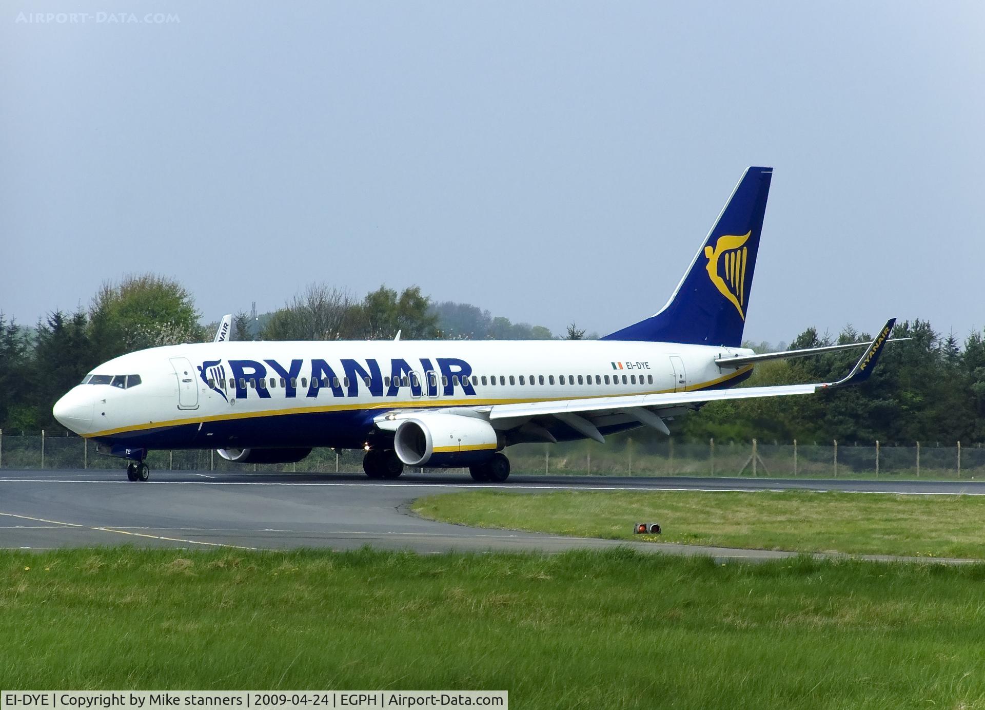 EI-DYE, 2008 Boeing 737-8AS C/N 36568, Ryanair B737 Arrives on runway 24 at EDI