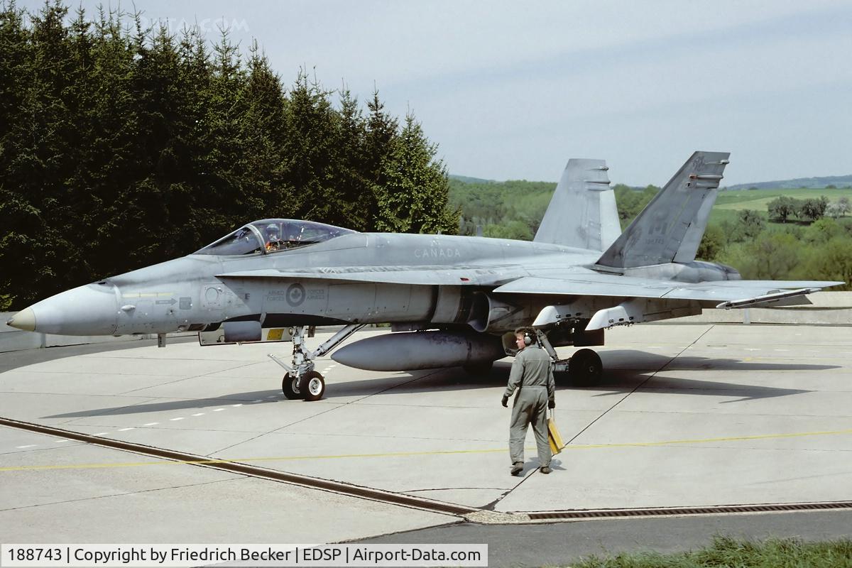 188743, McDonnell Douglas CF-188A Hornet C/N 0307, taxying to the active